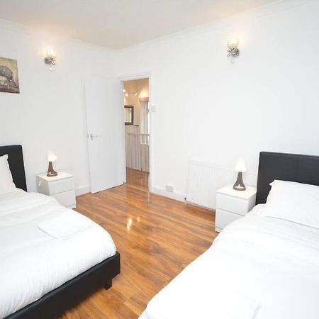 4 Bedroom House In East Londra Dış mekan fotoğraf