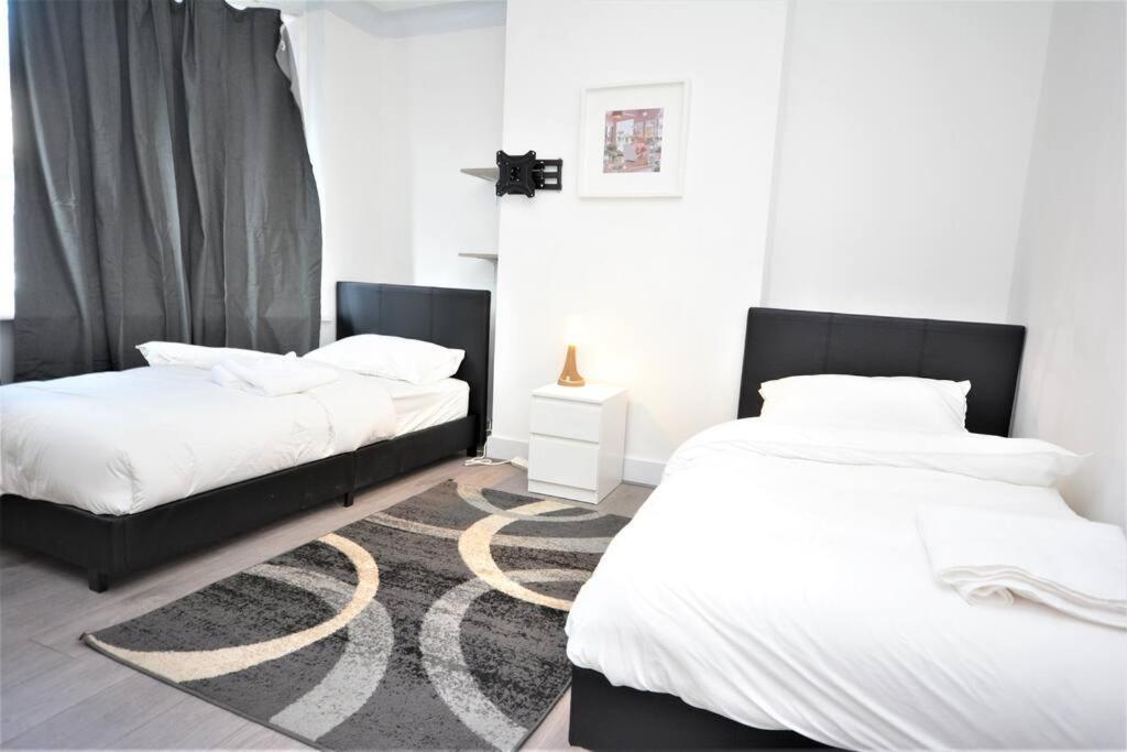 4 Bedroom House In East Londra Dış mekan fotoğraf