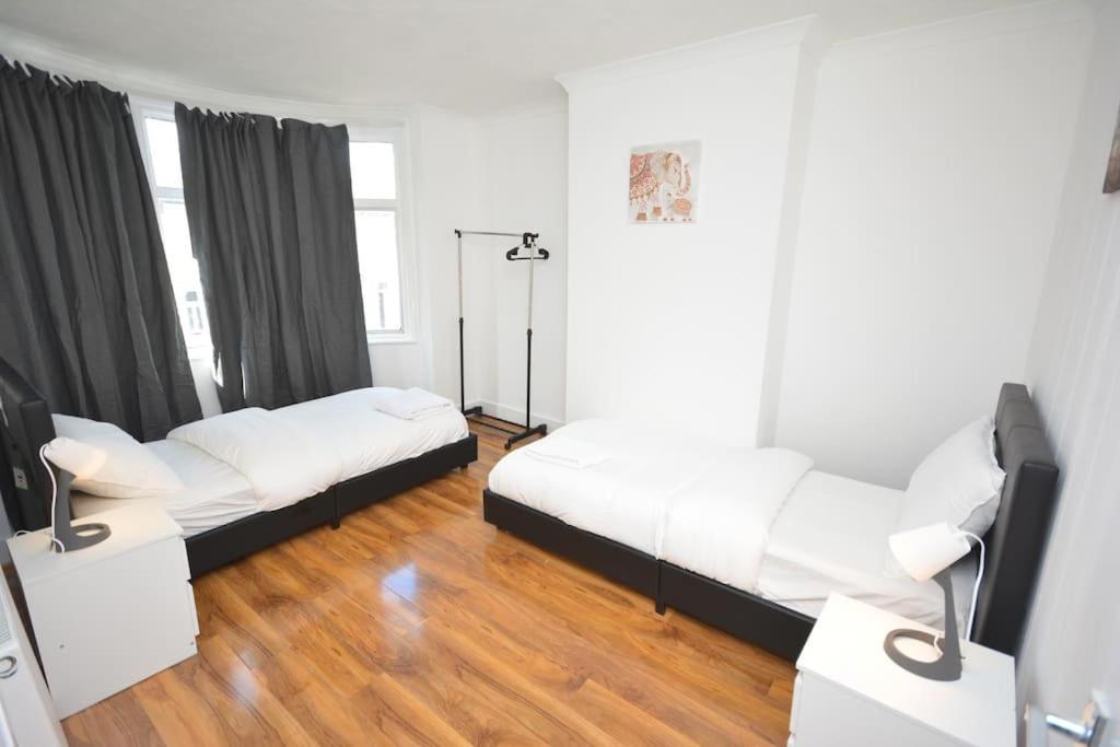 4 Bedroom House In East Londra Dış mekan fotoğraf