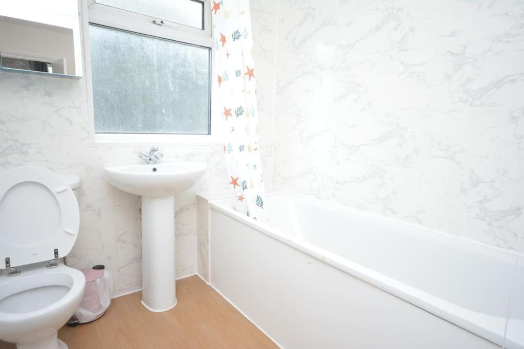 4 Bedroom House In East Londra Dış mekan fotoğraf